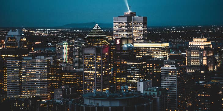 A view of the city skyline in Montreal, Québec.