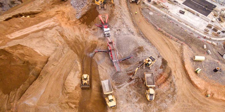 Una vista aérea de un sitio donde se realiza la minería.