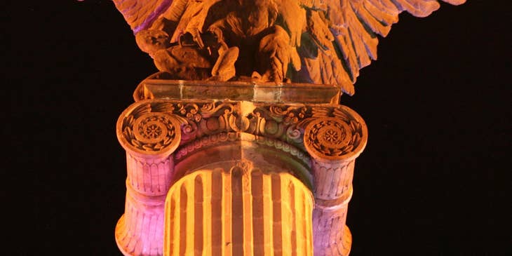 Columna del Águila de la Exedra en Aguascalientes.