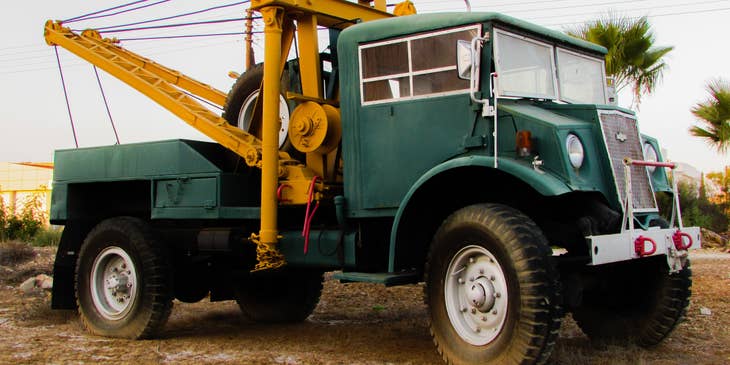 a green tow truck